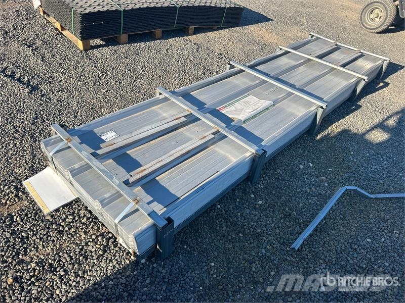 Quantity of (150) KJ K084 Galvalume Corrugated St Takels, lieren en materiaalliften