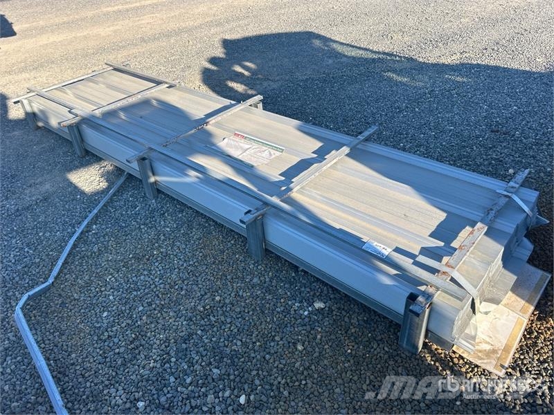  Quantity of (150)  KJ K084 Galvalume Corrugated St Takels, lieren en materiaalliften