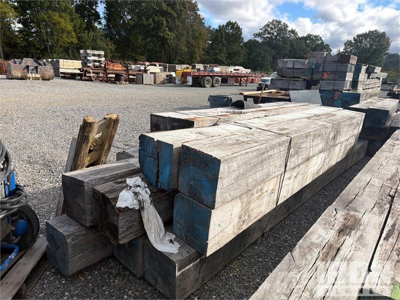 Quantity of (16) 12 In x 12 In x 10 ft Hard Wood T Verricelli, paranchi e sollevatori per materiali