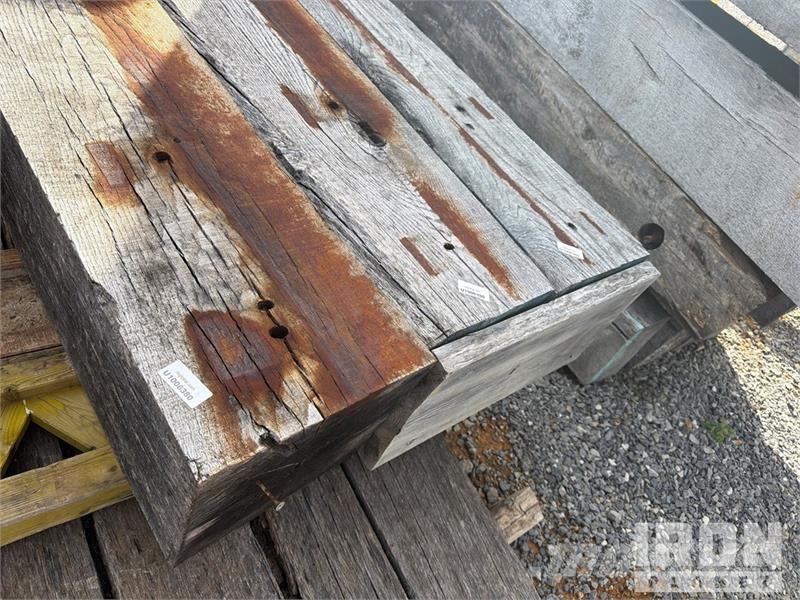 Quantity of (16) 12 In x 12 In x 10 ft Hard Wood T Verricelli, paranchi e sollevatori per materiali