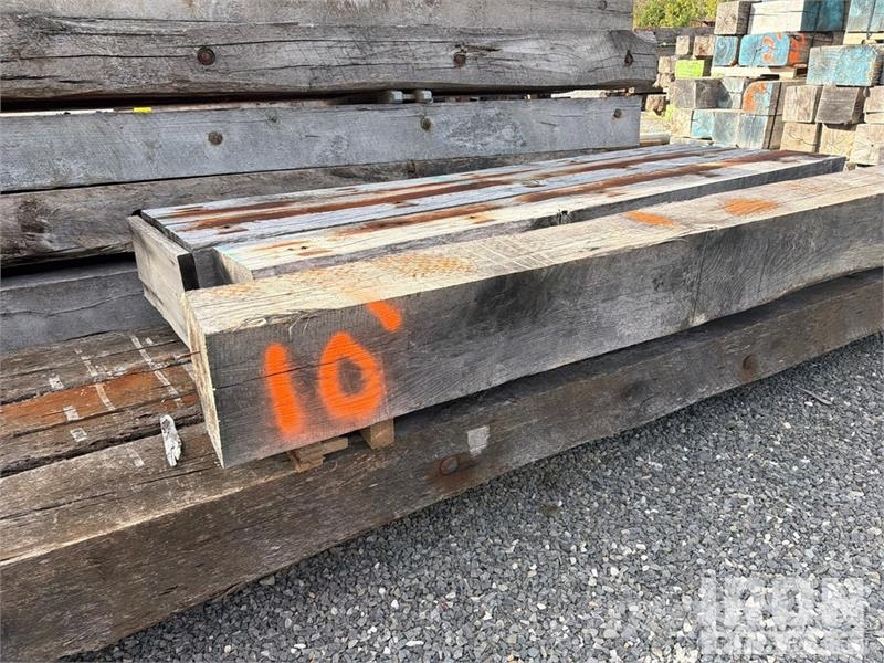 Quantity of (16) 12 In x 12 In x 10 ft Hard Wood T Verricelli, paranchi e sollevatori per materiali