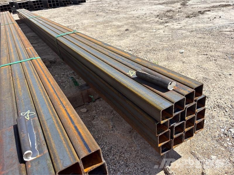 Quantity of (16) 2 in x 2 in x 18 ft Square Tubing Utovorne dizalice, vitla i dizala za materijal