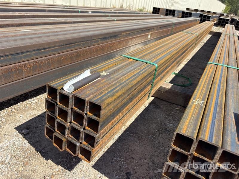 Quantity of (16) 2 in x 2 in x 18 ft Square Tubing Utovorne dizalice, vitla i dizala za materijal