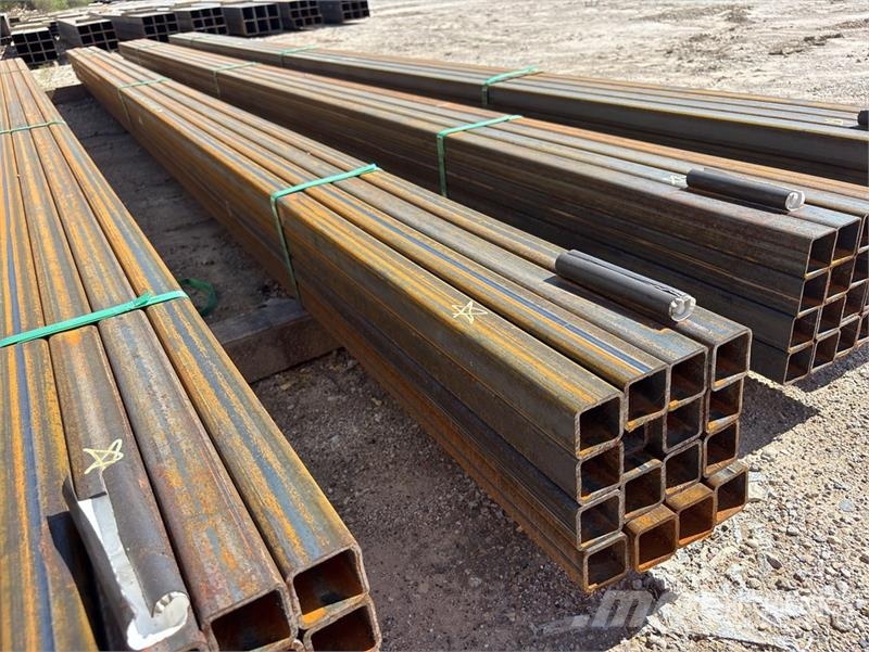 Quantity of (16) 2 in x 2 in x 18 ft Square Tubing Utovorne dizalice, vitla i dizala za materijal