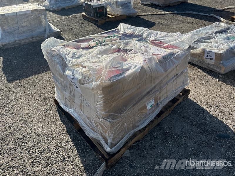  Quantity of (16) Pallets of 5 Gallon Liquid Utilit Landbruk - Annet