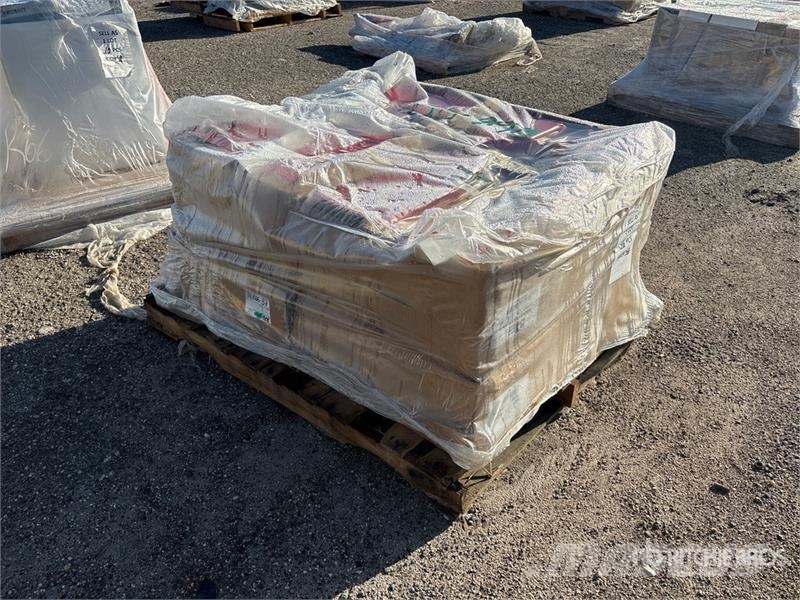  Quantity of (16) Pallets of 5 Gallon Liquid Utilit Landbruk - Annet