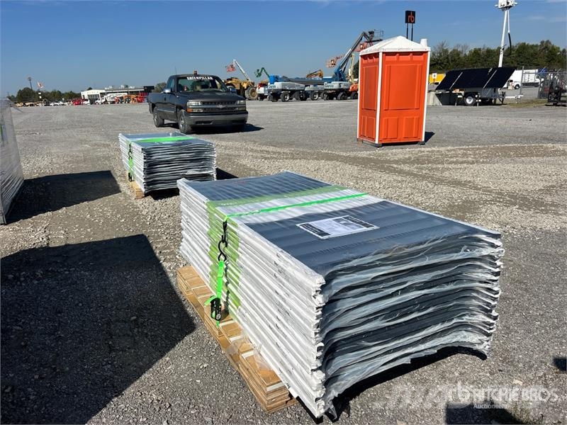  Quantity of (19) 6 ft x 36 in Trex Enhance Steel R Ostale komponente za građevinarstvo