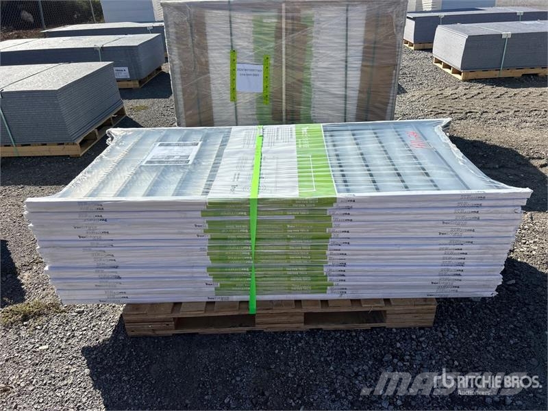  Quantity of (19) 6 ft x 36 in Trex Enhance Steel R Ostale komponente za građevinarstvo