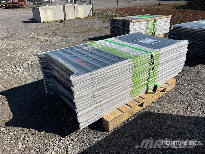  Quantity of (19) 6 ft x 36 in Trex Enhance Steel R Ostale komponente za građevinarstvo