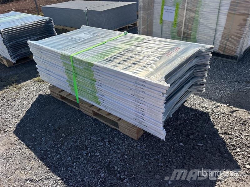  Quantity of (19) 6 ft x 36 in Trex Enhance Steel R Ostale komponente za građevinarstvo