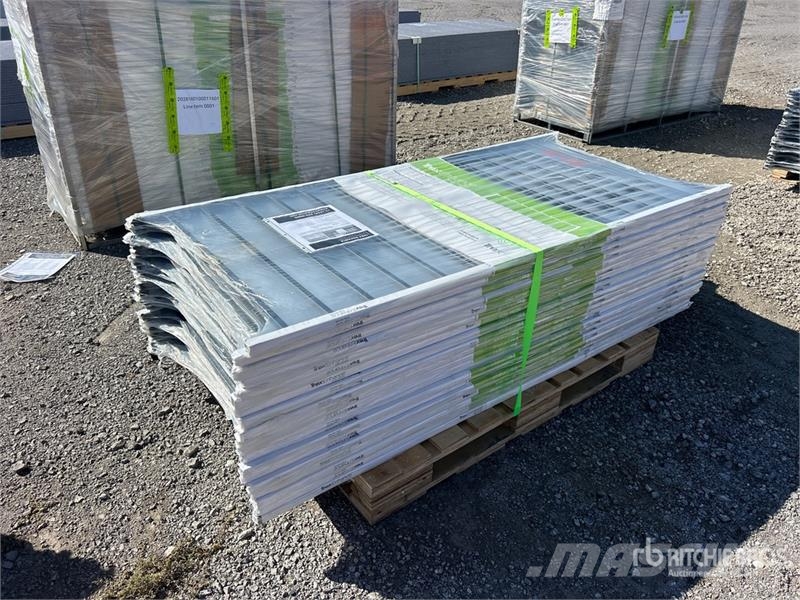  Quantity of (19) 6 ft x 36 in Trex Enhance Steel R Ostale komponente za građevinarstvo