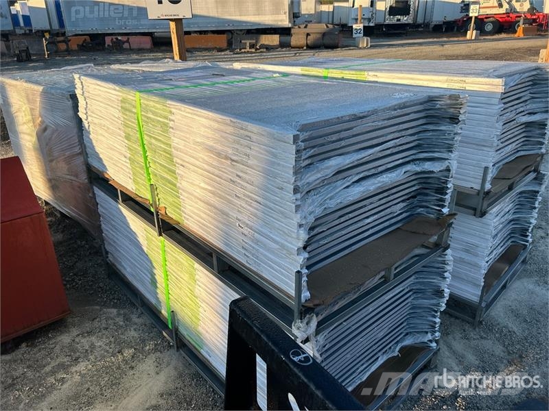 Quantity of (19) 6' x 36 in Trex Enhance Steel Rai Andre komponenter