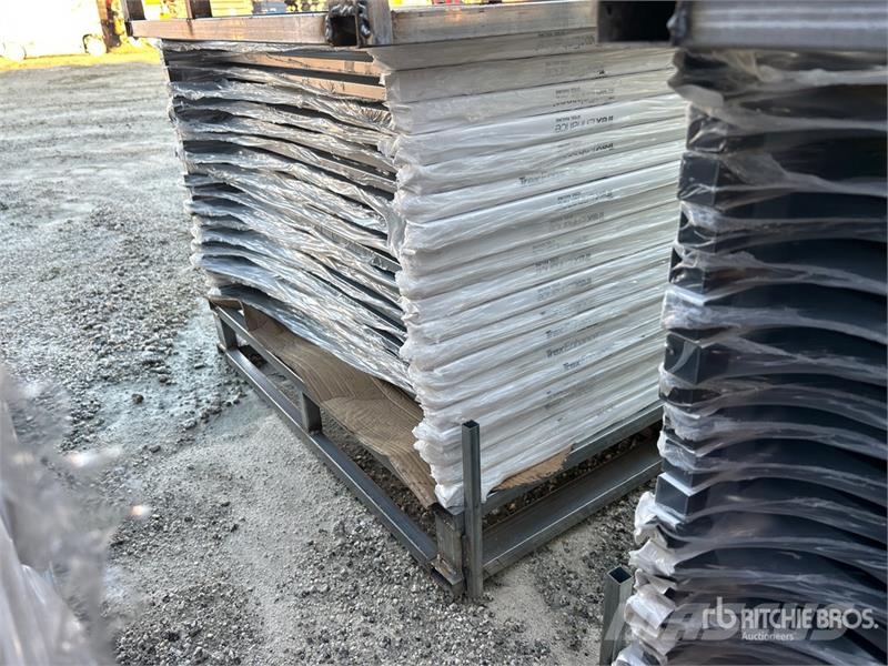 Quantity of (19) 6' x 36 in Trex Enhance Steel Rai Andre komponenter