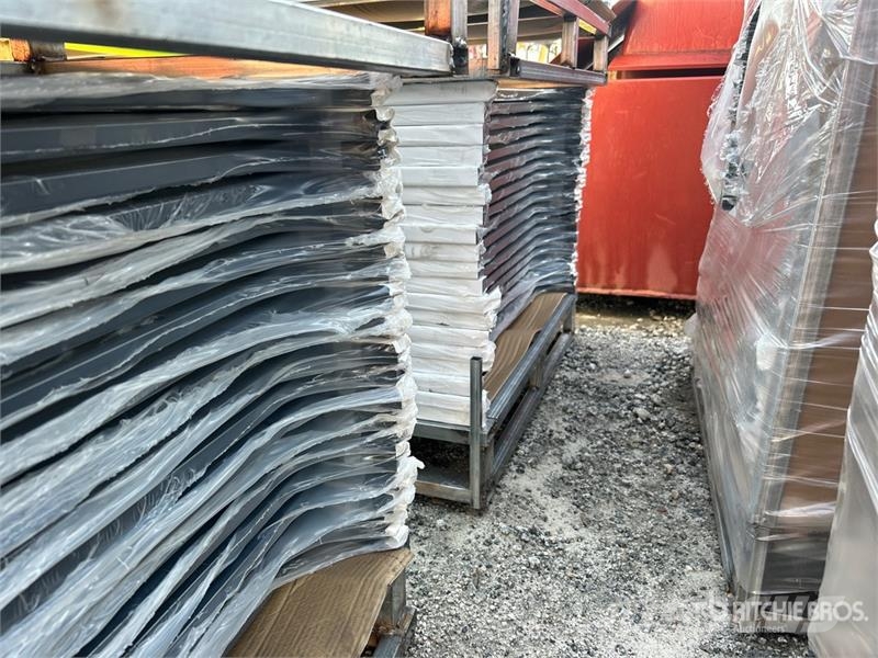 Quantity of (19) 6' x 36 in Trex Enhance Steel Rai Andre komponenter