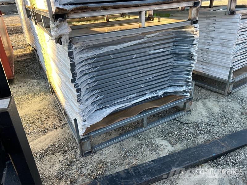 Quantity of (19) 6' x 36 in Trex Enhance Steel Rai Andre komponenter