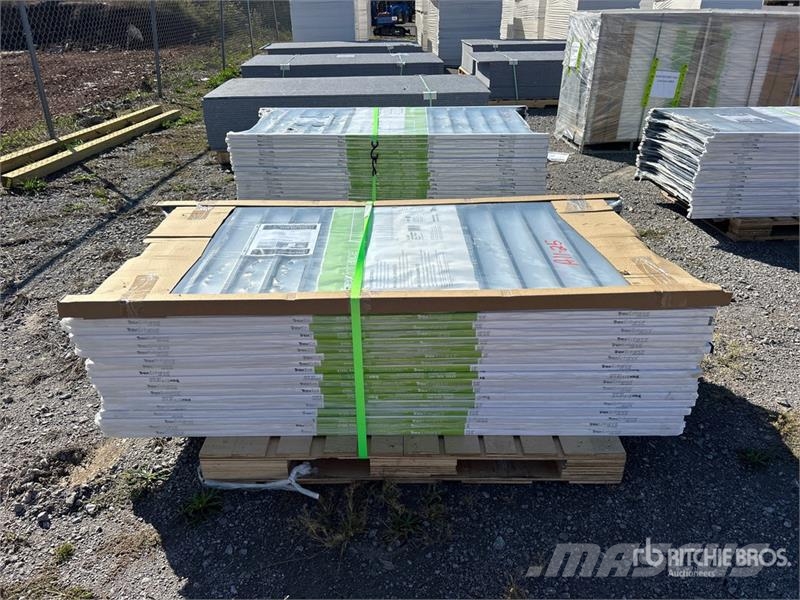  Quantity of (19) 6' x 36" Trex Enhance Steel Raili Ostale komponente za građevinarstvo