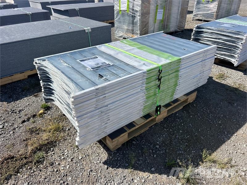 Quantity of (19) 6' x 36" Trex Enhance Steel Raili その他部品
