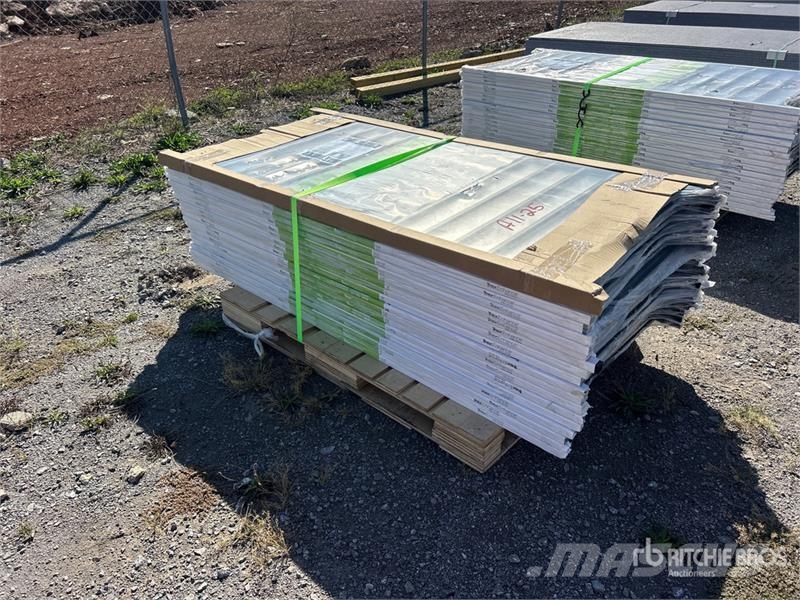  Quantity of (19) 6' x 36" Trex Enhance Steel Raili Ostale komponente za građevinarstvo