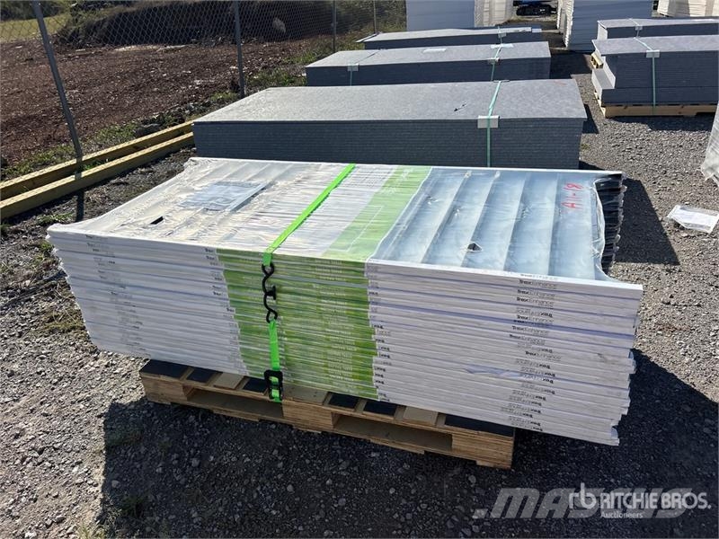 Quantity of (19) 6' x 36" Trex Enhance Steel Raili その他部品