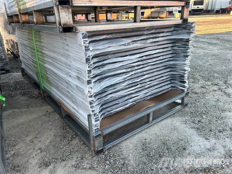 Quantity of (19) 6' x 36 in Trex Enhance Steel Rai Andre komponenter