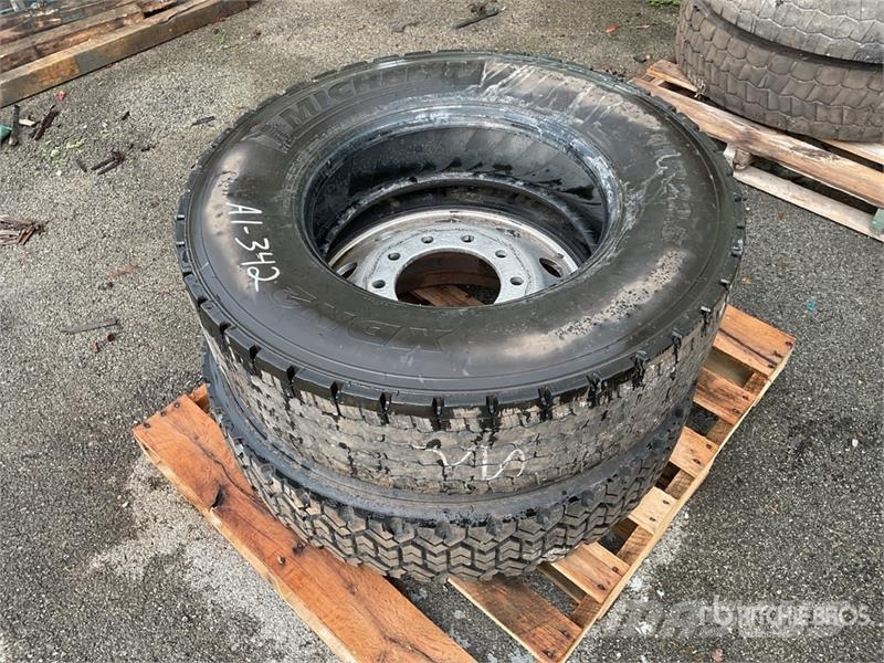 Quantity of (2) 11R22.5 Tires w/(1) Wheel Transport - Inne