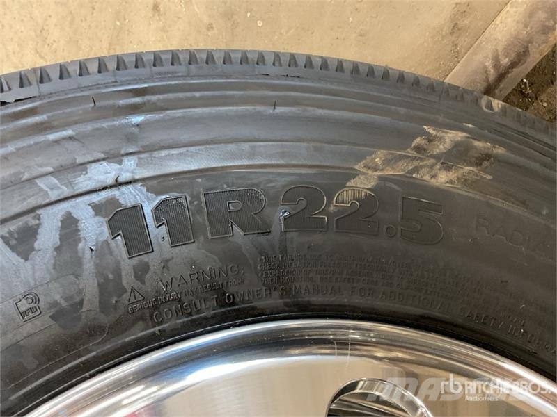Quantity of (2) 11R22.5 Wheels and Tires Dekk, hjul og felger