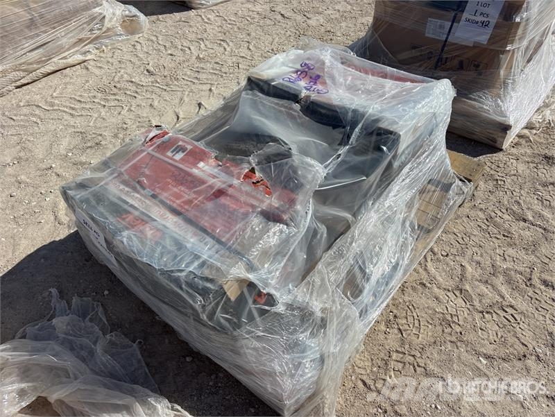 Quantity of (2) 22 Ton Service Jack Építőipar - Egyebek