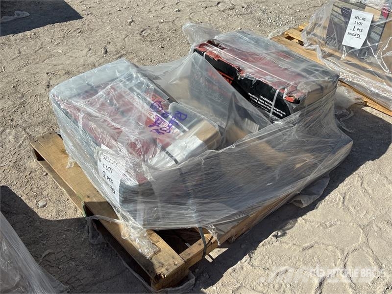 Quantity of (2) 22 Ton Service Jack Építőipar - Egyebek