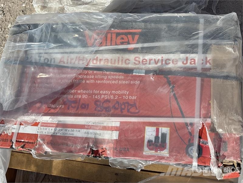 Quantity of (2) 22 Ton Service Jack Építőipar - Egyebek