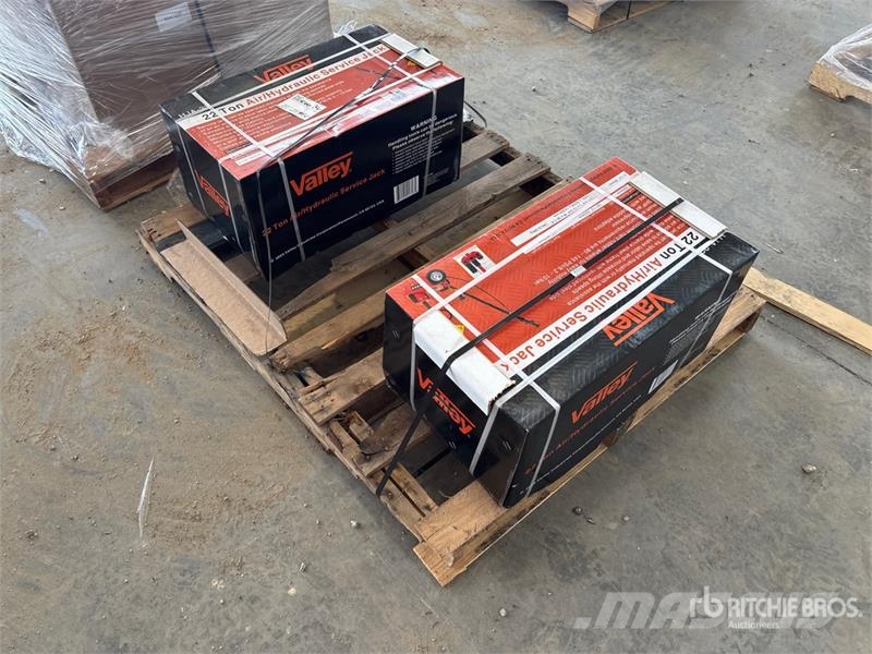 Quantity of (2) 22 Ton Service Jack 其他