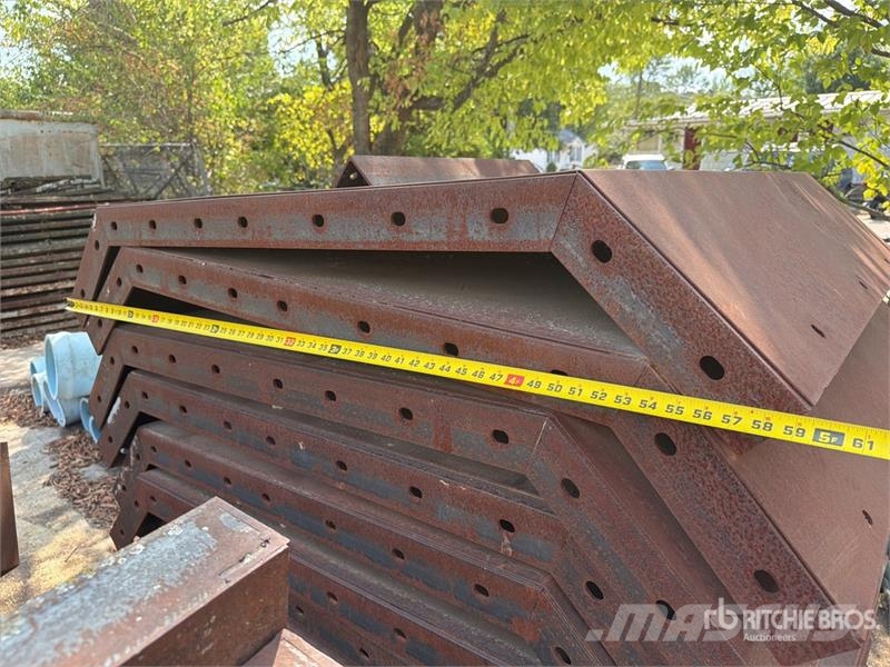Quantity of (2) 24 steel forms Concrete Forms Accesorios