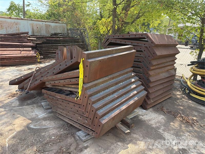 Quantity of (2) 24 steel forms Concrete Forms Accesorios