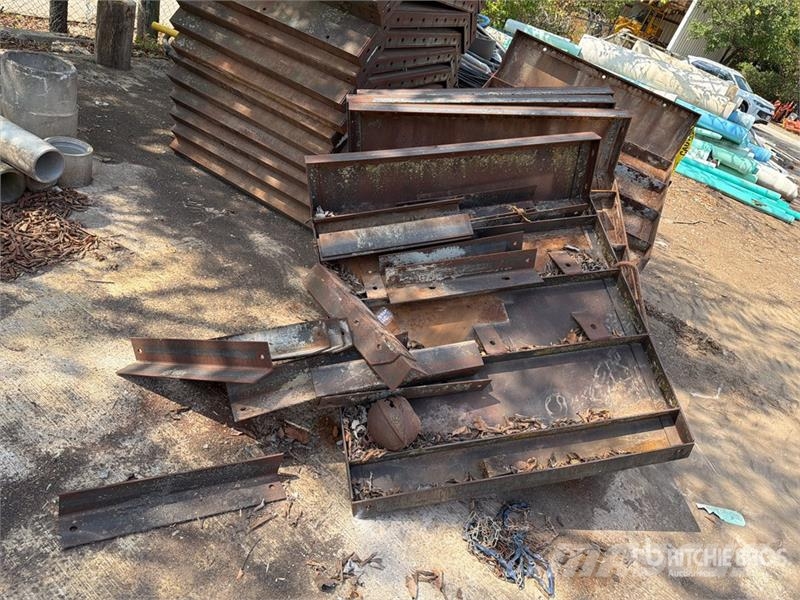 Quantity of (2) 24 steel forms Concrete Forms Accesorios