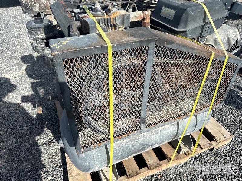  Quantity of (2) 30 gal Air Compressor Kompressoren