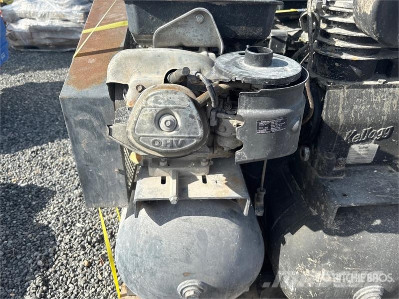 Quantity of (2) 30 gal Air Compressor Kompressoren