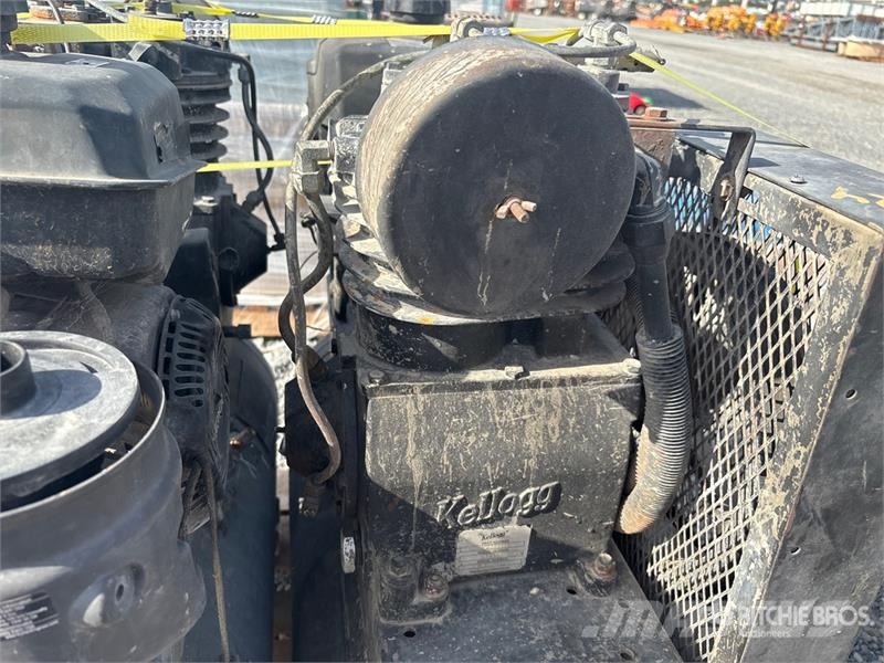  Quantity of (2) 30 gal Air Compressor Kompressoren
