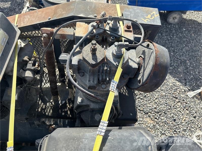  Quantity of (2) 30 gal Air Compressor Kompressoren