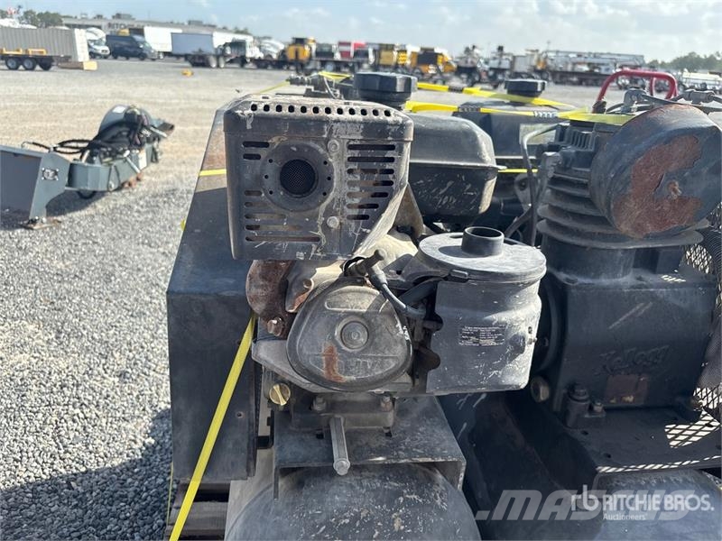  Quantity of (2) 30 gal Air Compressor Kompressoren