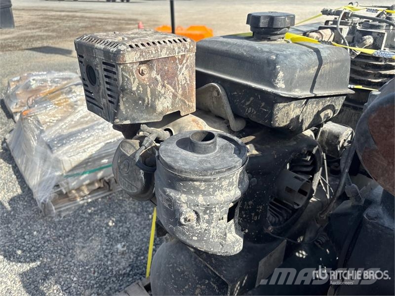  Quantity of (2) 30 gal Air Compressor Kompressoren