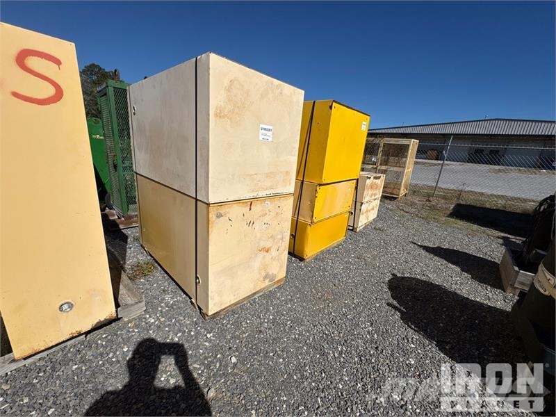  Quantity of (2) 33 in x 33 in x 66 in Fire Cabinet 其他组件