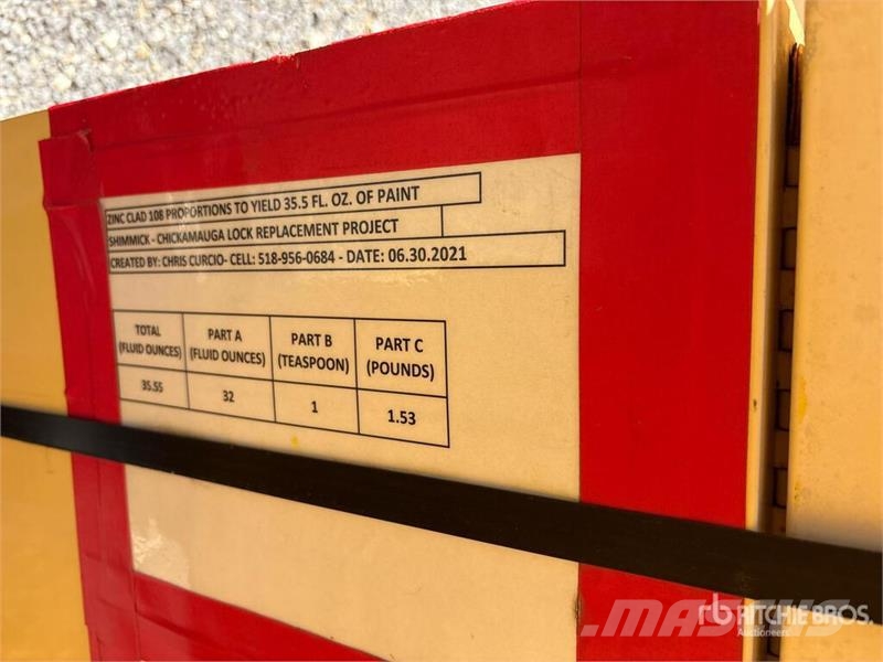  Quantity of (2) 33 in x 33 in x 66 in Fire Cabinet 其他组件
