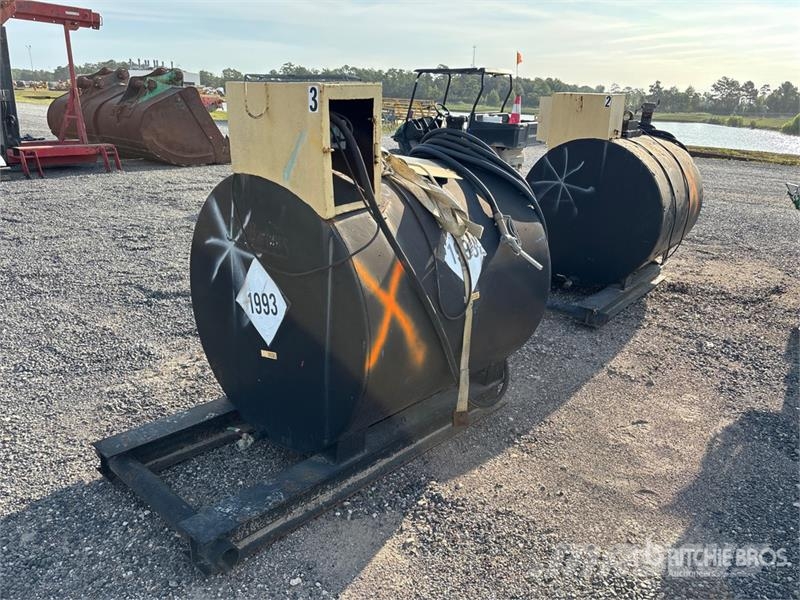  Quantity of (2) 350 gal Skid Mounted Steel Diesel  연료 및 첨가제 탱크