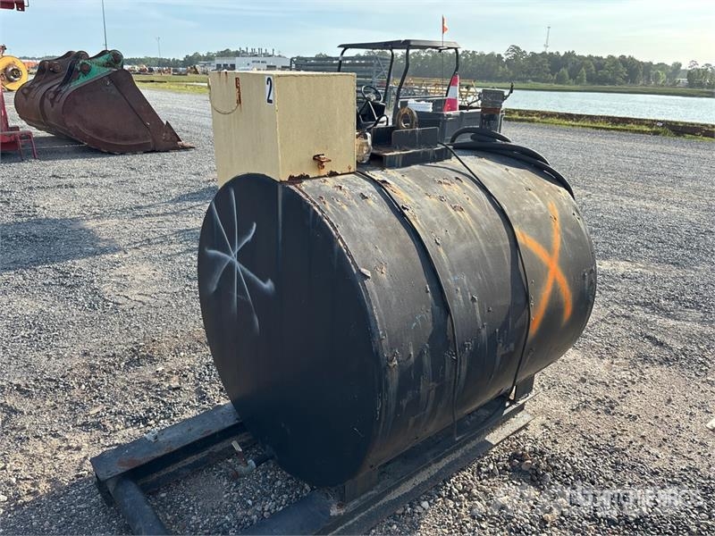  Quantity of (2) 350 gal Skid Mounted Steel Diesel  연료 및 첨가제 탱크