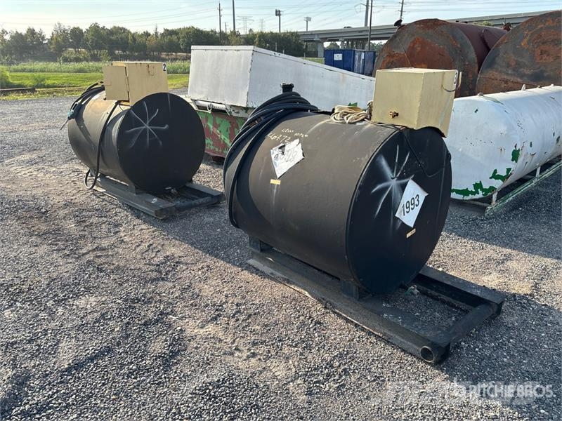 Quantity of (2) 350 gal Skid Mounted Steel Diesel  연료 및 첨가제 탱크