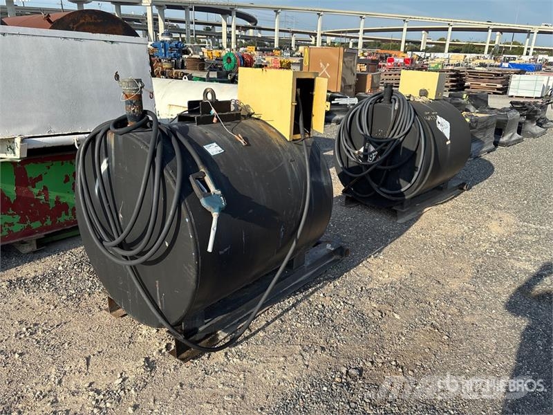  Quantity of (2) 350 gal Skid Mounted Steel Diesel  연료 및 첨가제 탱크