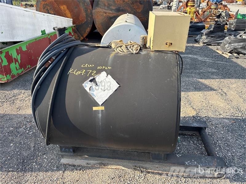  Quantity of (2) 350 gal Skid Mounted Steel Diesel  연료 및 첨가제 탱크