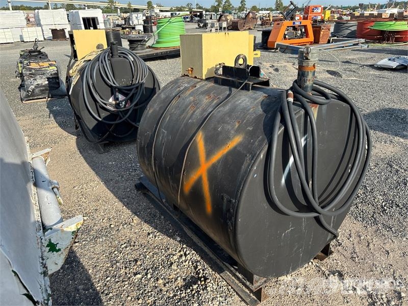  Quantity of (2) 350 gal Skid Mounted Steel Diesel  연료 및 첨가제 탱크