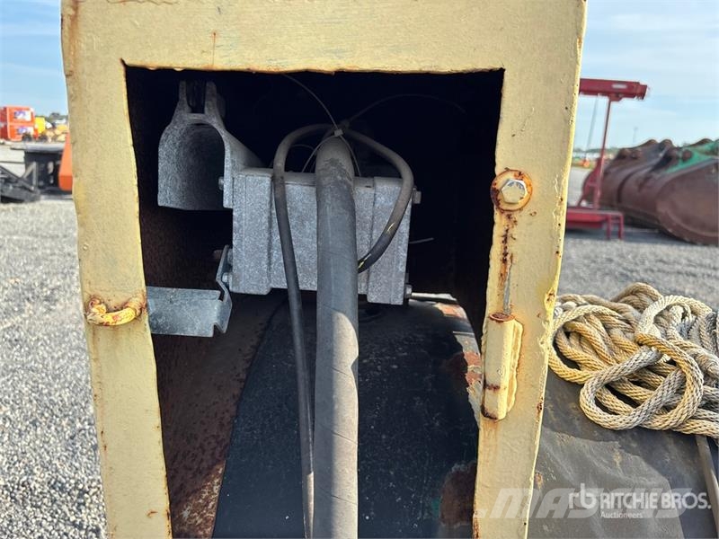  Quantity of (2) 350 gal Skid Mounted Steel Diesel  연료 및 첨가제 탱크