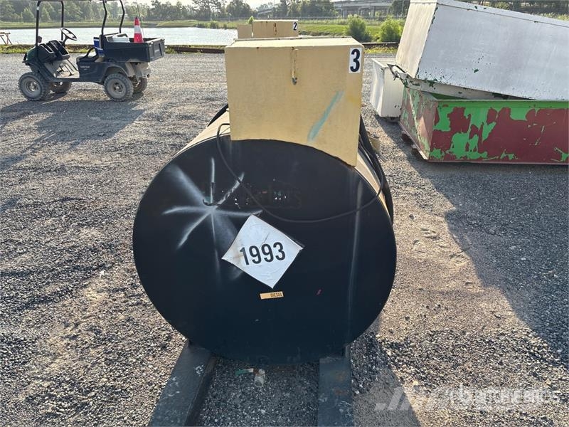  Quantity of (2) 350 gal Skid Mounted Steel Diesel  연료 및 첨가제 탱크