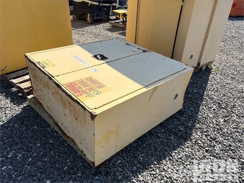  Quantity of (2) 43-Wx18-Dx44-T Fire Cabinets مكونات أخرى